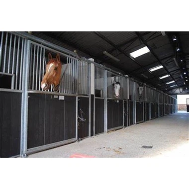 Staja za konje sa čeličnim okvirom